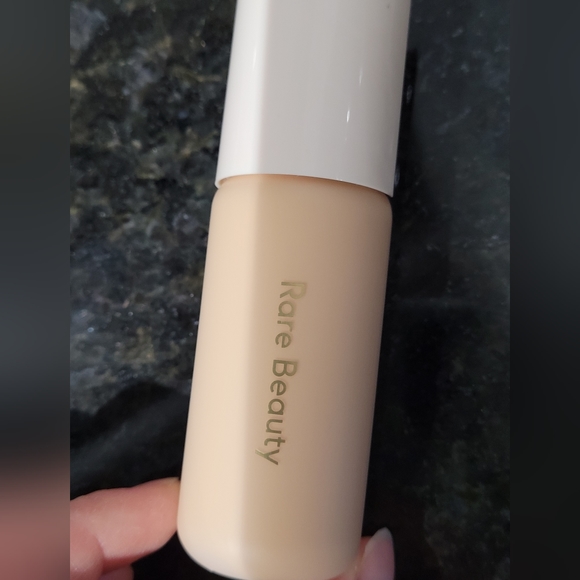 Rare Beauty Teint 24N - Picture 1 of 4